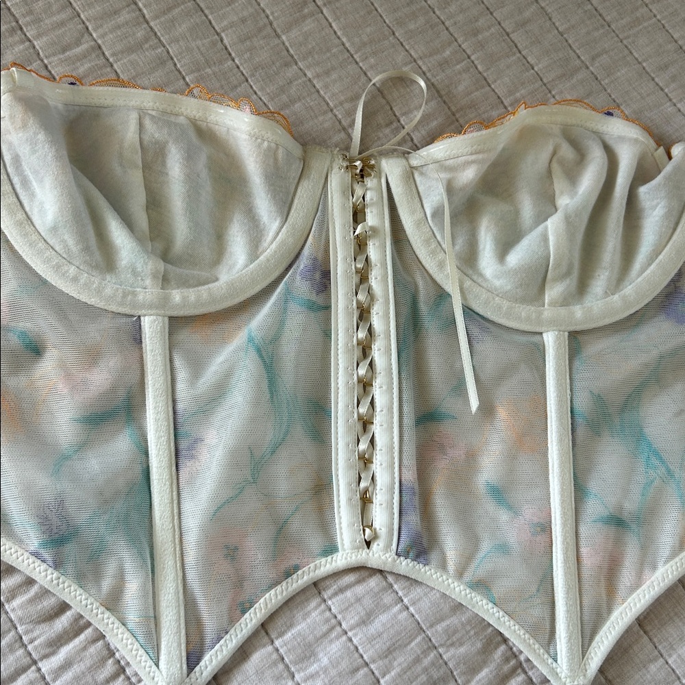 Urban outfitters Flora Embroidered Bustier corset In White Multi M - Picture 11 of 15